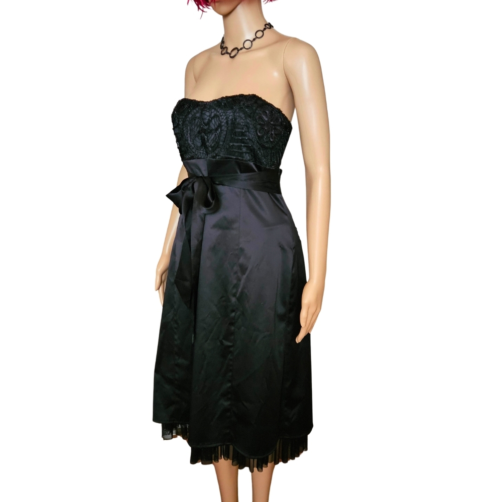 ✨️NWOT Gorgeous Strapless Cocktail Dress with Lace Detailing